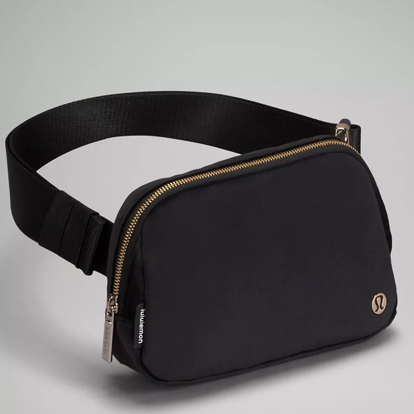 Lululemon Everywhere Belt Bag Velour Black Limited Edition Crossbody EBB Nwt - Picture 3 of 9
